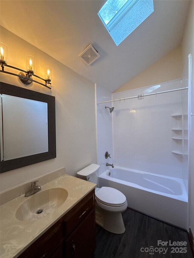 Building Photo - 217 Raintree Dr