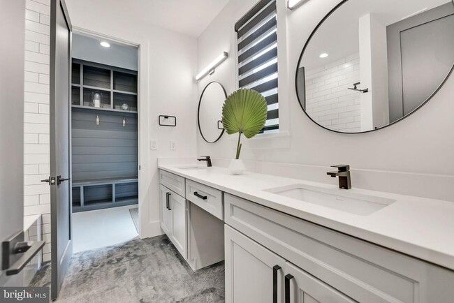 Building Photo - 1452 Buena Vista Ave