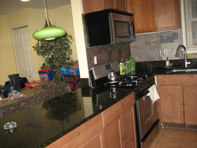 Building Photo - 1507 Gales St NE