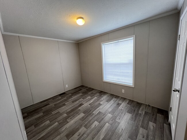 Building Photo - 15864 Marentette Dr