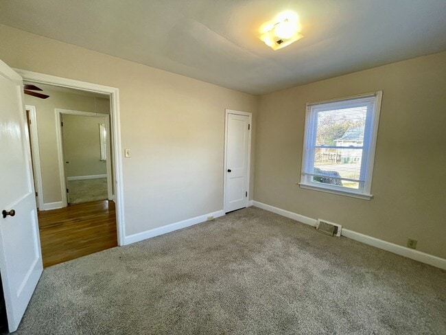 Building Photo - 2421 Old Forest Rd