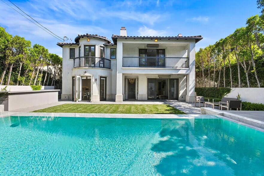 Building Photo - 12267 San Vicente Blvd