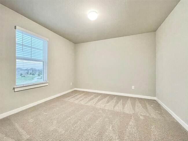 Building Photo - 2415 Lakey Cv