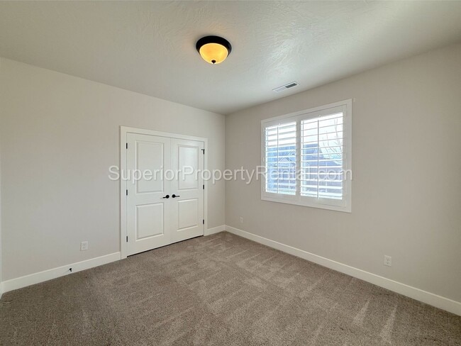 Building Photo - 60 N 60 E
