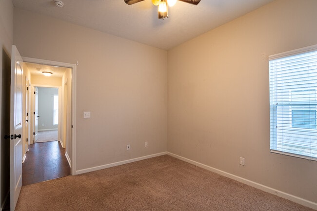 Building Photo - 3237 Alexandria Dr
