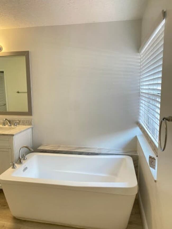 Building Photo - 4593 Bucida Rd