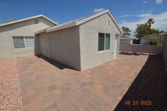 Building Photo - 6751 Sebring St