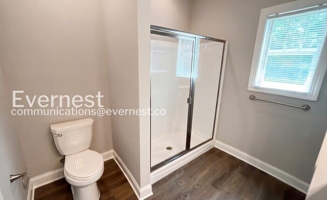 Building Photo - 3 Bed, 2 Bath Home with Garage / Pet-Friendly / Available Now!