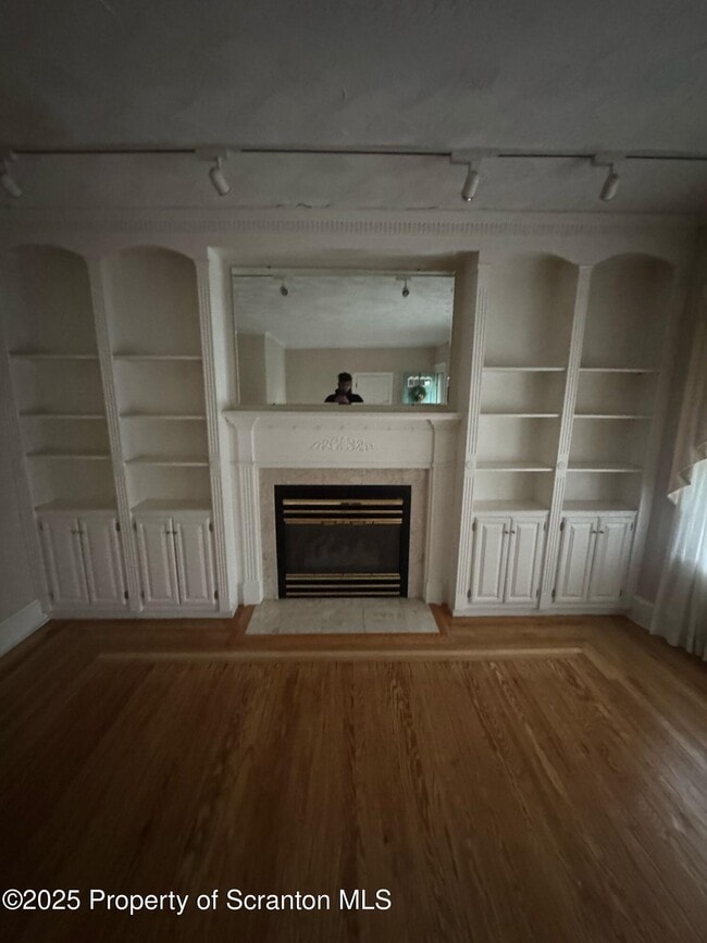 Building Photo - 908 Richmont St