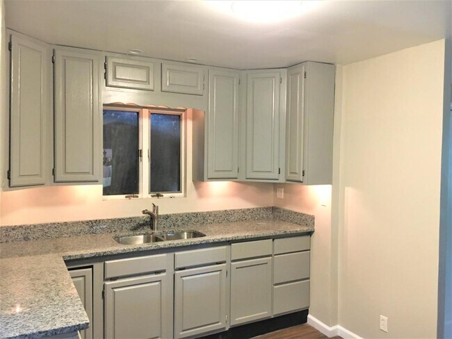 Building Photo - 390 Orchard Dr