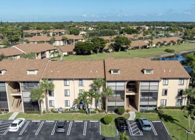 Building Photo - 811 Sky Pine Way