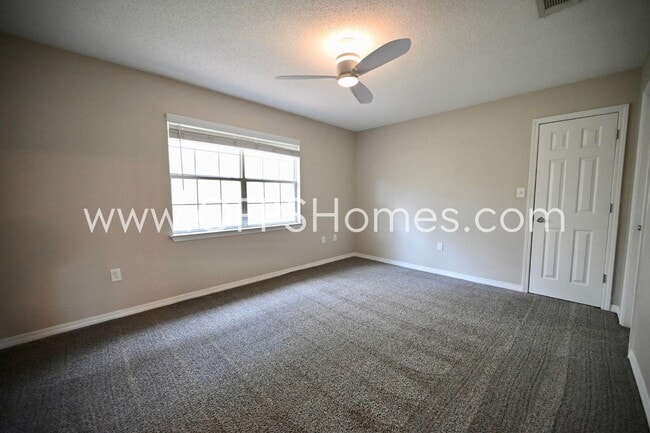 Building Photo - 214 Tooke St