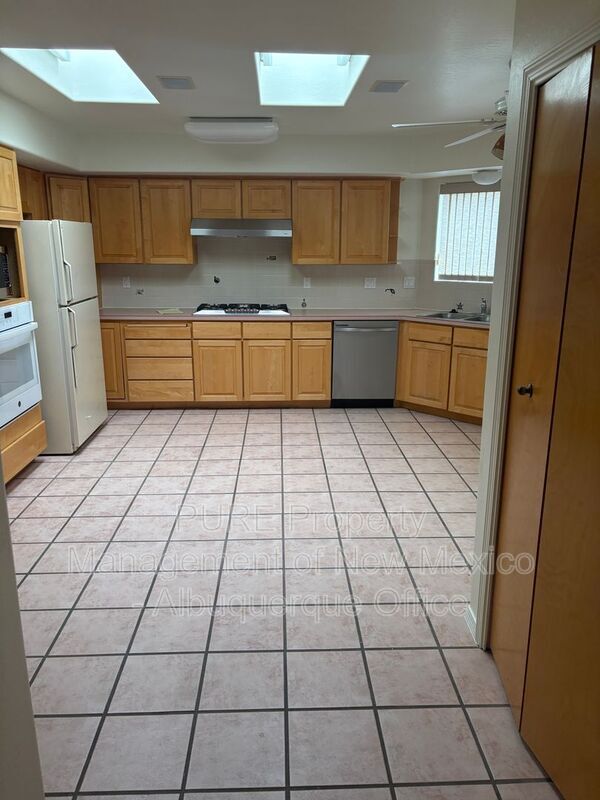 Building Photo - 8220 W Raintree Dr NE