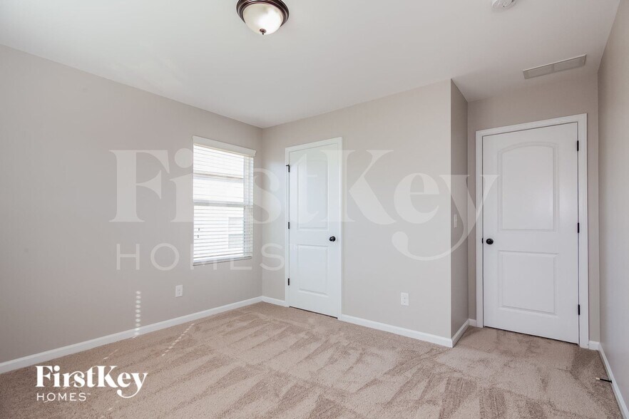 Building Photo - 6729 Barefoot Forest Dr