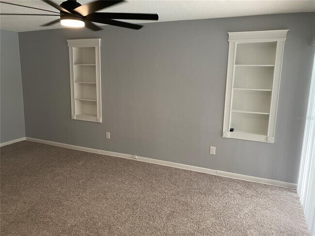 Building Photo - 701 Bluff View Dr