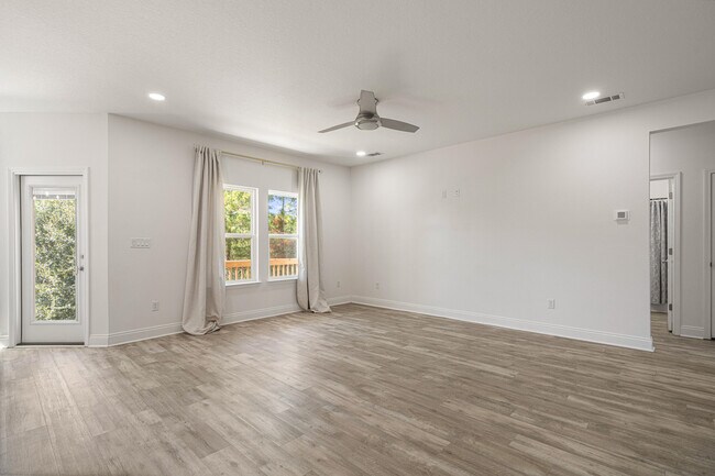 Building Photo - 4902 Kensington Ln