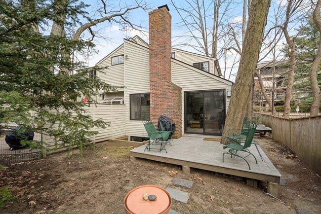 Building Photo - 58 Garden St