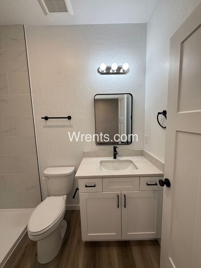 Building Photo - Brand New 3 Bed / 2 Bath Duplex Near Parks & Golf - W/S/G Included
