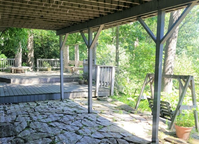 Building Photo - Five Bedroom Home on Portage Creek