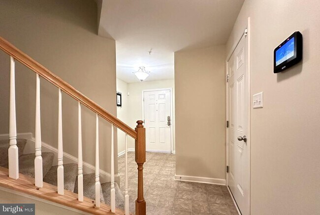 Building Photo - 920 Hopkins Cor