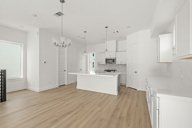 Building Photo - 1309 Rosewood St