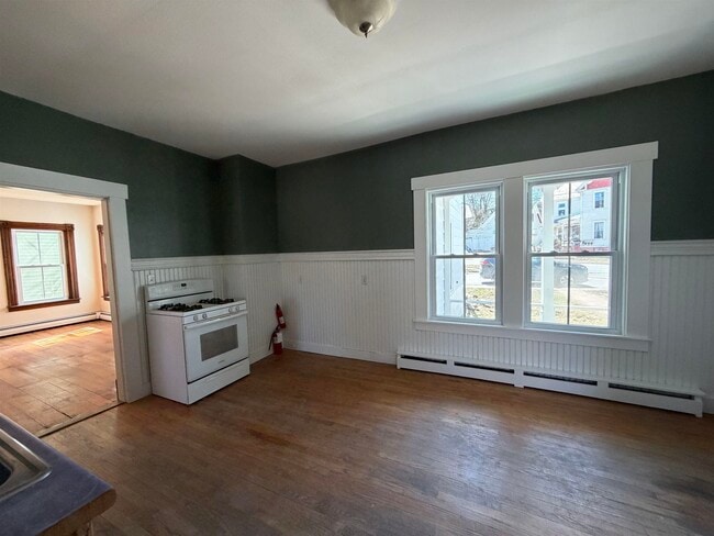 Building Photo - 110 Estey St