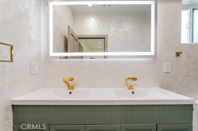 Building Photo - 11112 Emelita St