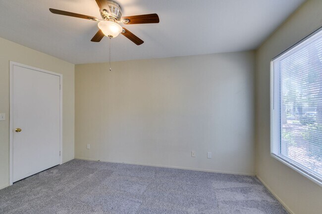 Building Photo - Ground Floor Condo for Rent