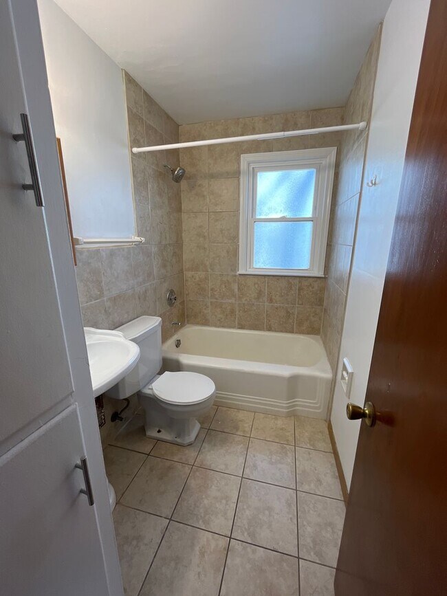 Building Photo - 943-945-945 Sheridan Ave