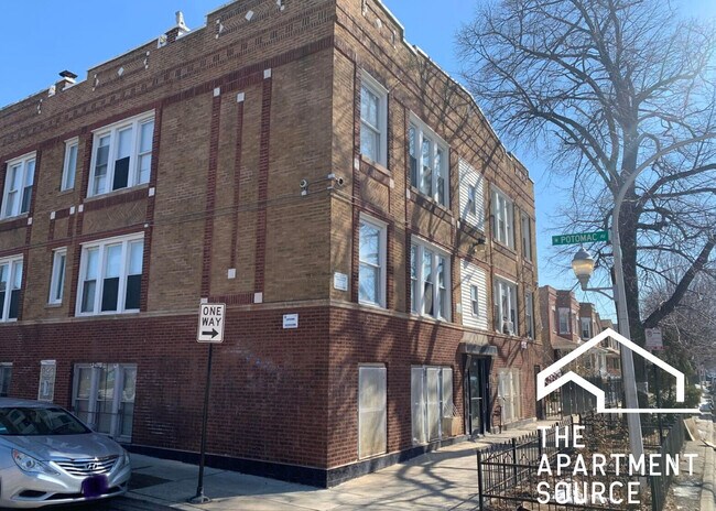 Building Photo - 1255 N Harding Ave