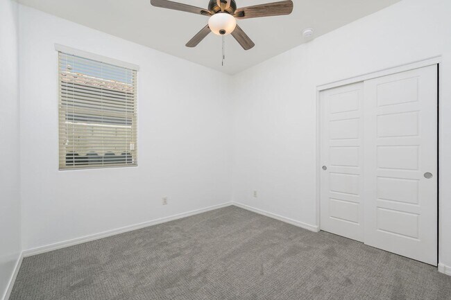 Building Photo - 8536 S 40th Glen