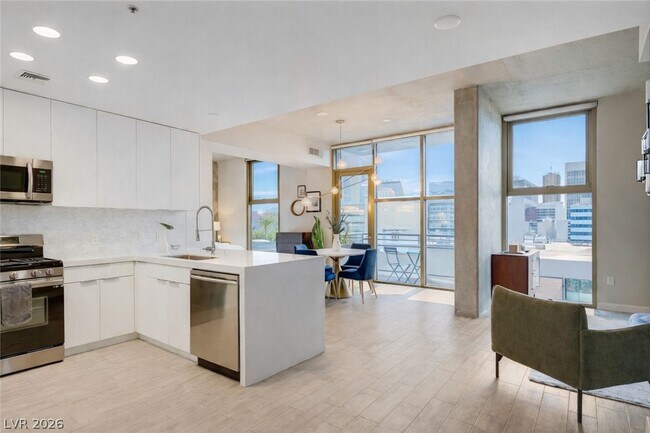 Building Photo - 353 E Bonneville Ave