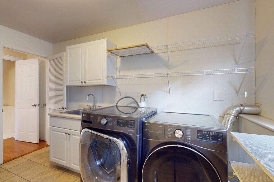 Laundry Room - 1327 Larchmont Dr