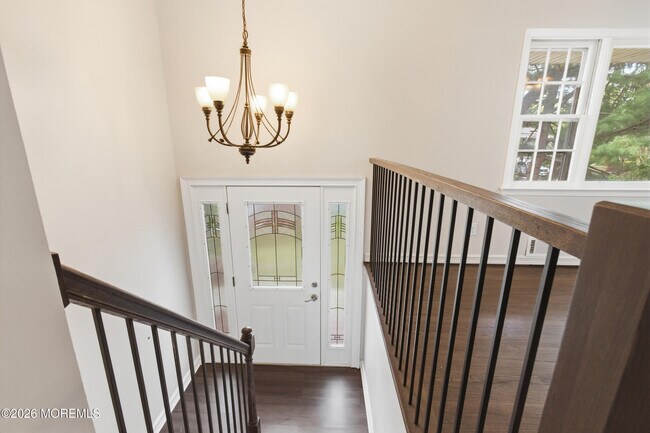 Building Photo - 536 River Dr