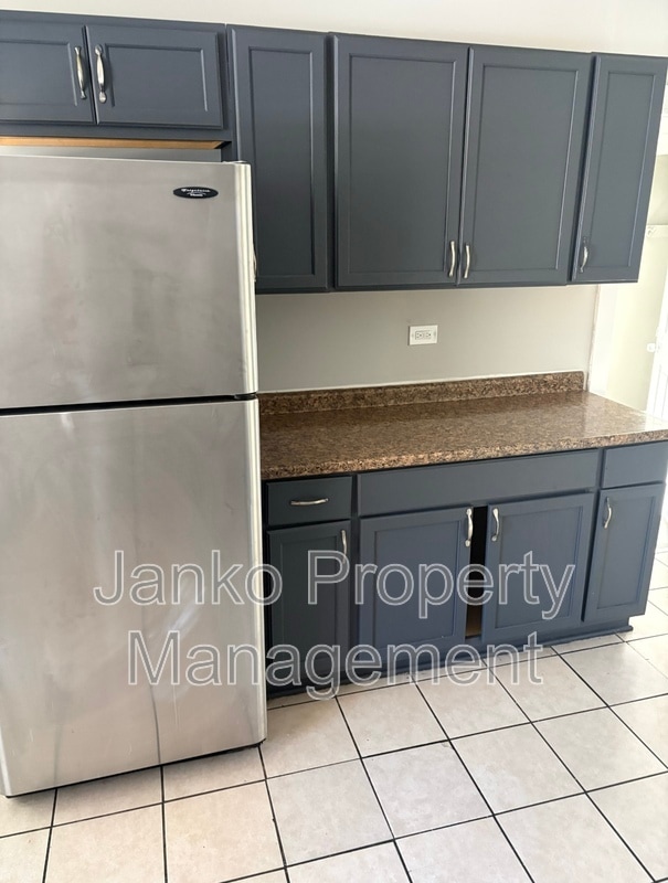 Building Photo - 7111 S Greenwood Ave