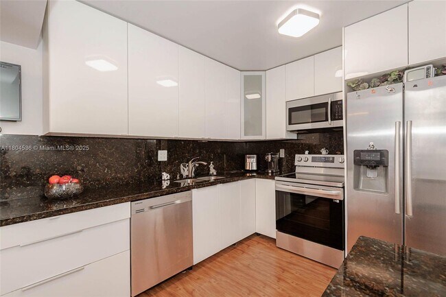 Building Photo - 1833 S Ocean Dr