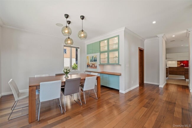 Building Photo - 2 Hudson St