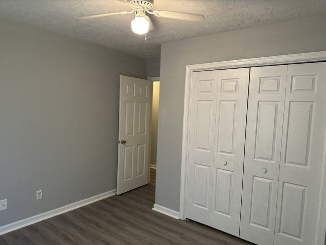 Building Photo - Charming 3-Bedroom 2-Bathroom Haven with F...