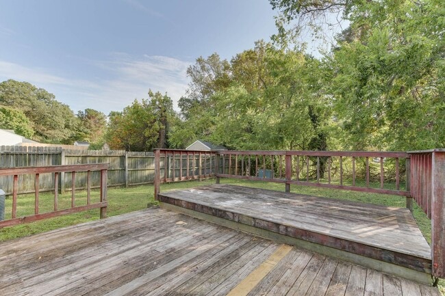 Building Photo - 20 Jolama Dr
