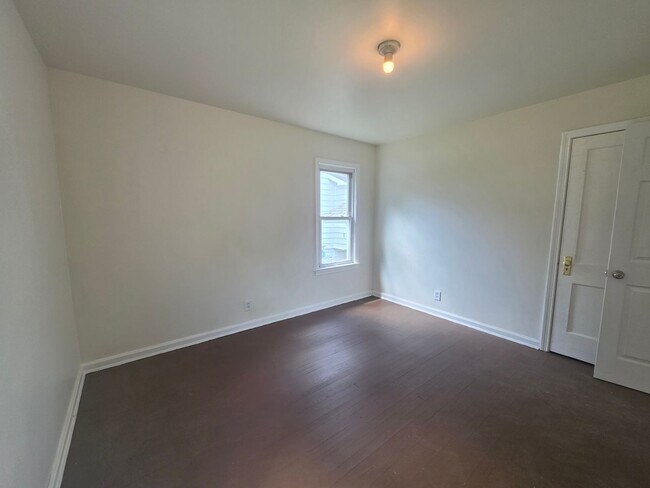 Building Photo - 2 Bedroom 1 Bath 44314