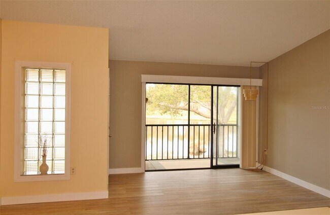 Building Photo - 3400 Crystal Ct W