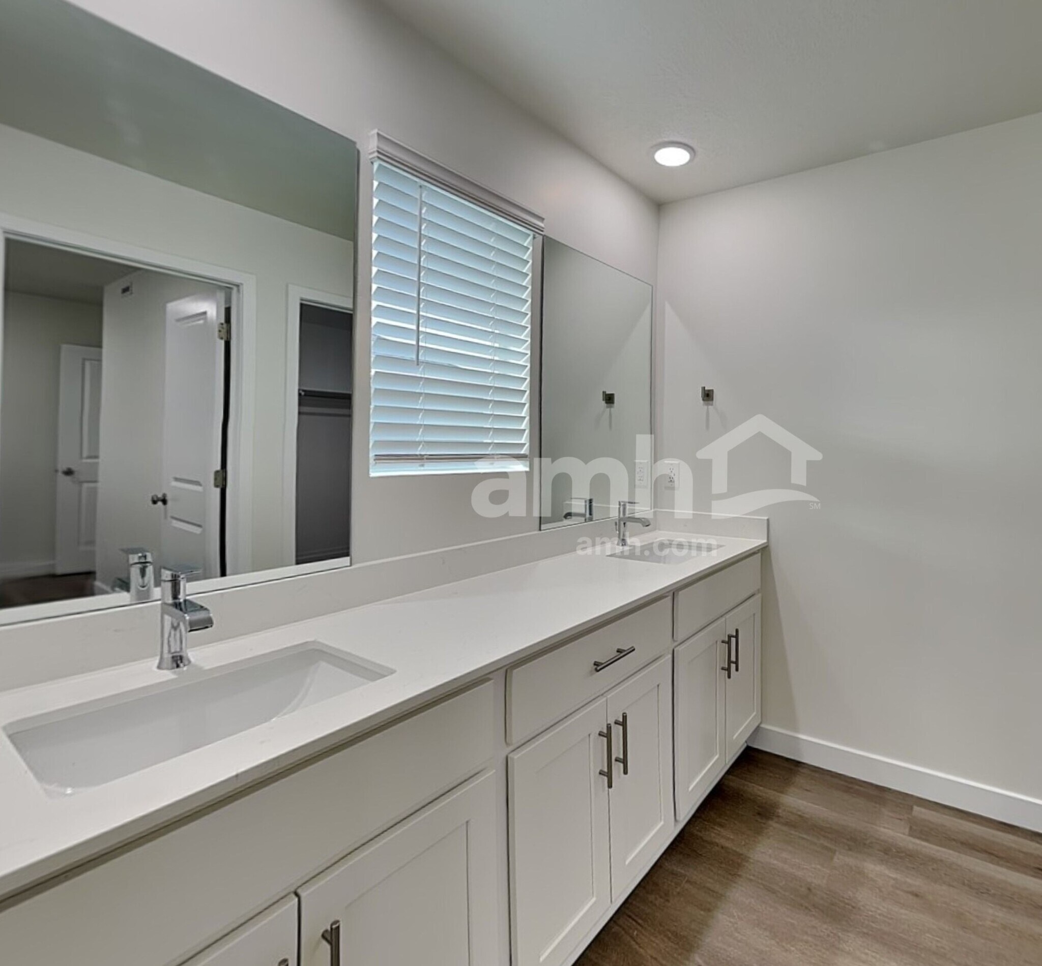 Building Photo - 1272 W Mahogany St