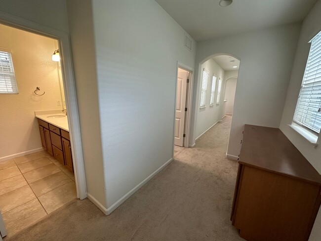 Building Photo - Beautiful 4 Bedroom, 3 Bath Mountain House...