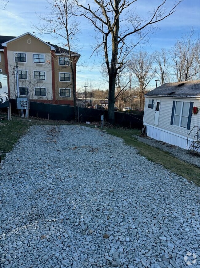 Building Photo - 203 Nicole Ln