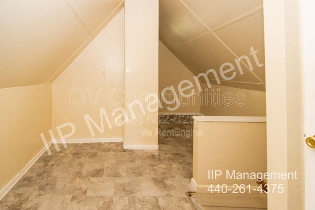 Building Photo - 2142 W 105th St