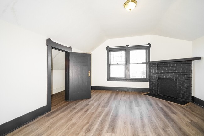 Building Photo - Charming Updated North Everett Craftsman Home w/ ADU Disclosure + Utility Credit