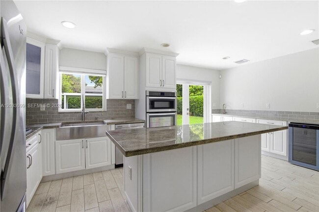 Building Photo - 6511 SW 44th St