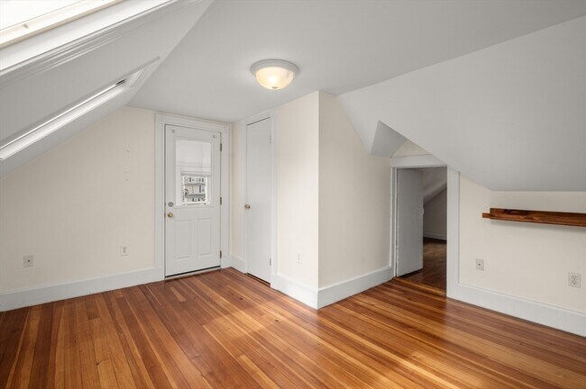 Building Photo - 7 Perham St