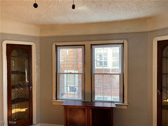 Building Photo - 18405 Newell Rd