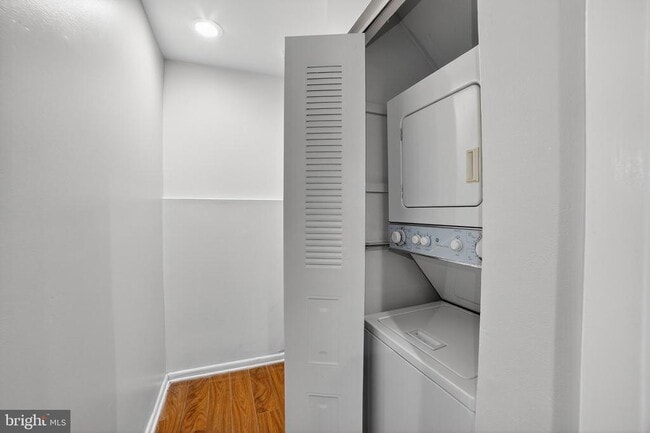 Building Photo - 105 Jackson St